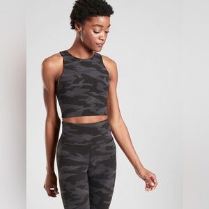Athleta Conscious Crop in Powervita Camo Size Medium